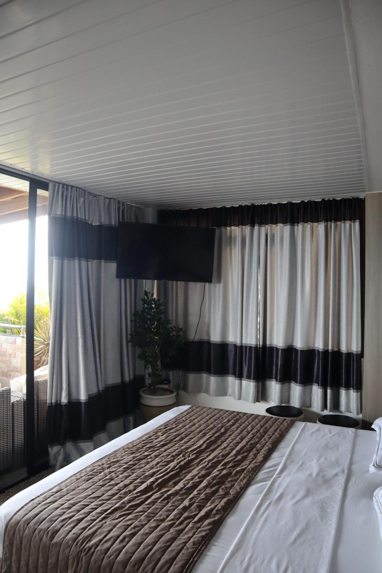 Hotel 180 Degrees Self-Catering Victoria Exterior foto
